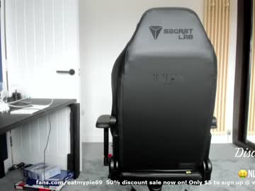 webcam girl eatmypie69 today image #1106672