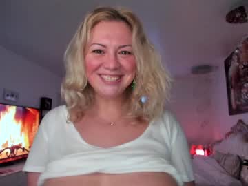 webcam girl kiradivine today image #757529