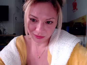 webcam girl kiradivine today image #1589990