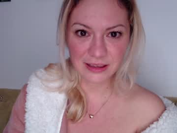 webcam girl kiradivine today image #1669010