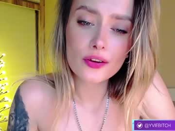 webcam girl _yvie_ today image #3303539