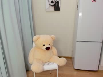 webcam girl yana_squrel_22 today image #3000943