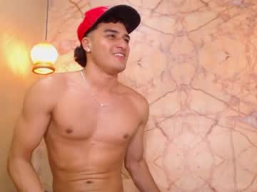 webcam man andrew_strong today image #3944295