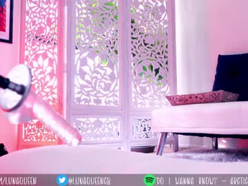 webcam girl lunaqueeeen today image #1584457