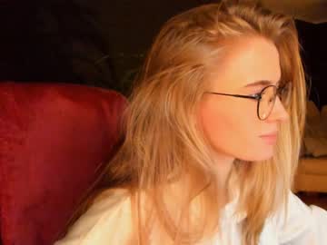 webcam girl linellali today image #2945167