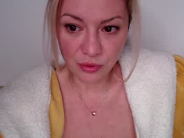 webcam girl kiradivine today image #1590188
