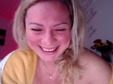 webcam girl kiradivine today image #1374871