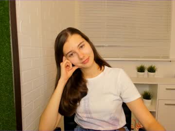 webcam girl carolineprise today image #660633