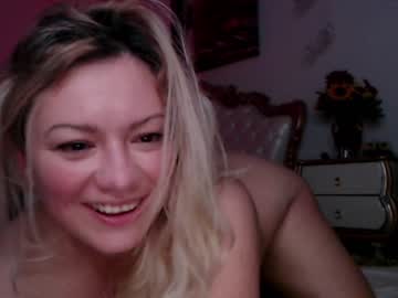 webcam girl kiradivine today image #1547257