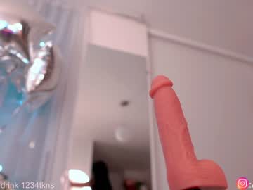 webcam girl alicia_uwu today image #3329930