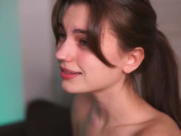 webcam girl hoolybunny today image #1043123