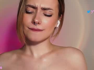 webcam girl _yvie_ today image #1710608