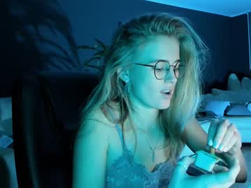 webcam girl linellali today image #2894277
