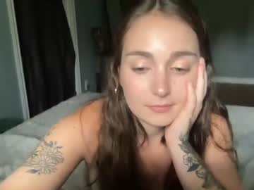 webcam girl naughtymiss222 today image #2221418