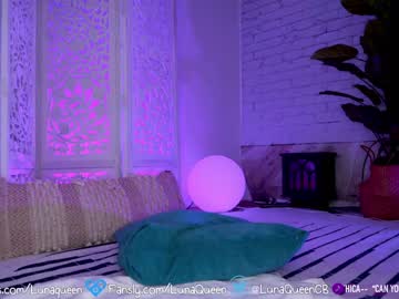 webcam girl lunaqueeeen today image #1218423