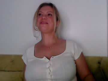 webcam girl kiradivine today image #1654806