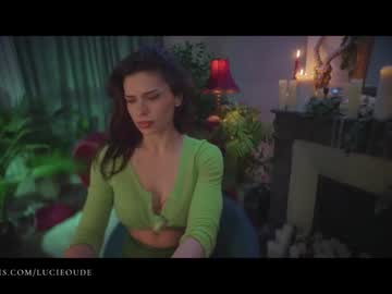 webcam girl lucieoude_ today image #3352138