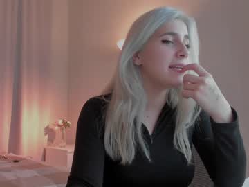 webcam girl whitewidooowww today image #804390