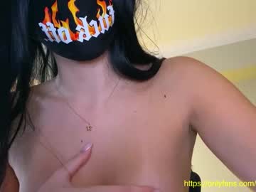 webcam girl maksin_cb today image #332194