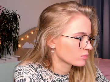 webcam girl linellali today image #2673275