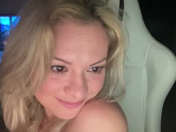webcam girl kiradivine today image #2624205
