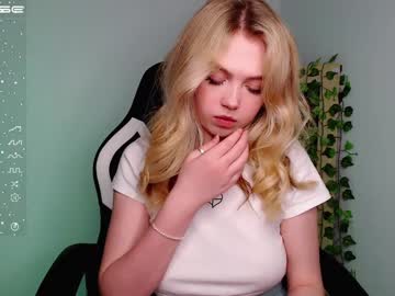 webcam girl small_blondee today image #3847927