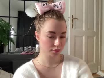 webcam girl strawberryjamx today image #2969065