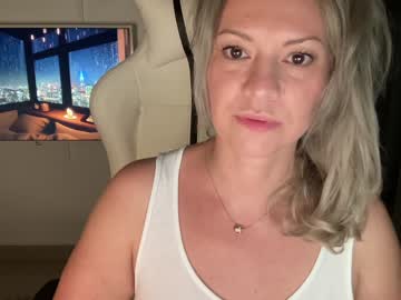webcam girl kiradivine today image #2487446