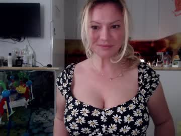 webcam girl kiradivine today image #1762628