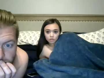 webcam couple lukeandkatiekumsxoxo today image #2031690