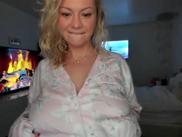webcam girl kiradivine today image #785294