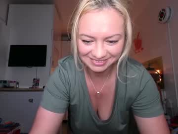 webcam girl kiradivine today image #3327304