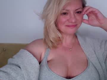 webcam girl kiradivine today image #1769654