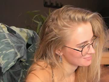 webcam girl linellali today image #2789586