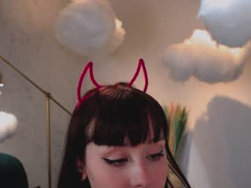 webcam girl ella_knockers_xl today image #1544866