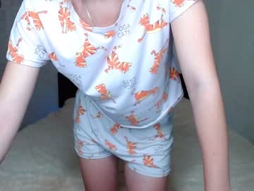 webcam girl kittycat__meow_ today image #3940330