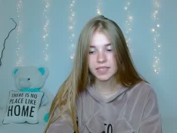 webcam girl little__cherrry today image #2475042