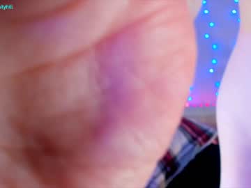 webcam girl littlee33 today image #635617