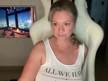 webcam girl kiradivine today image #2487386