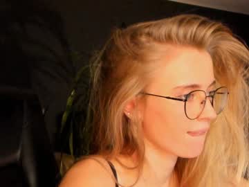 webcam girl linellali today image #2924760