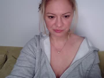 webcam girl kiradivine today image #1898802