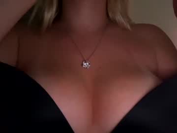 webcam girl mariah95 today image #2870424