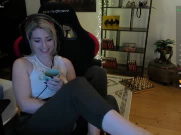 webcam girl kimilee22 today image #1798405