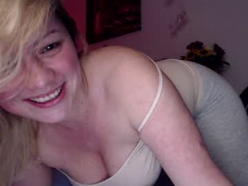 webcam girl kiradivine today image #1395988