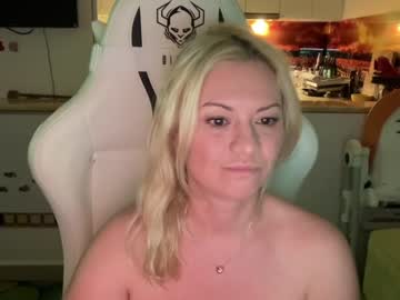 webcam girl kiradivine today image #3792202