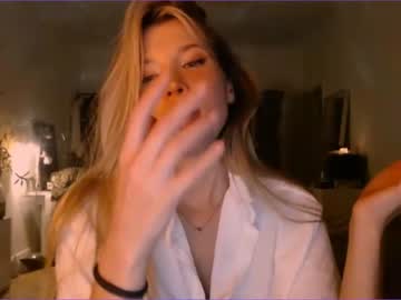 webcam girl bitter_moon today image #3357259