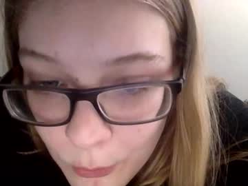 webcam girl blondiebae1 today image #4072442