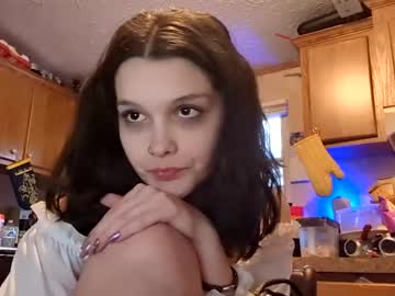 webcam girl dinolover2022 today image #4001596