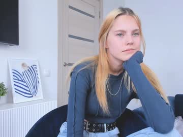 webcam girl vibe_house today image #4034480