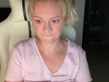 webcam girl kiradivine today image #2702187